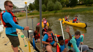 départ-jeunes-en-canoe