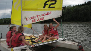 ecole-filles-en-catamaran